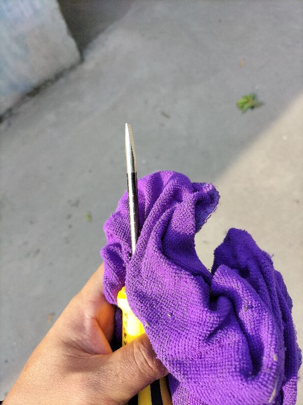 车钥匙被锁后备箱开锁,车钥匙锁到后备箱里有办法开吗