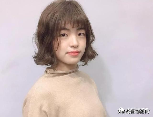 2020年最流行的发型气垫烫锁骨发,2020年最流行烫的锁骨发型