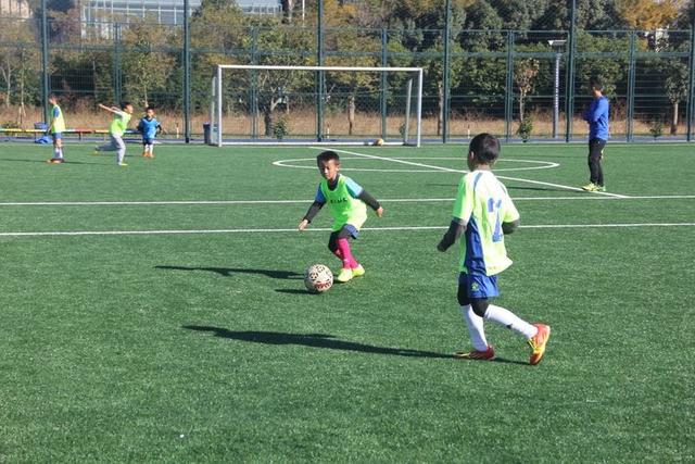 与梦想同行微队课,昆明青少年足球冬令营