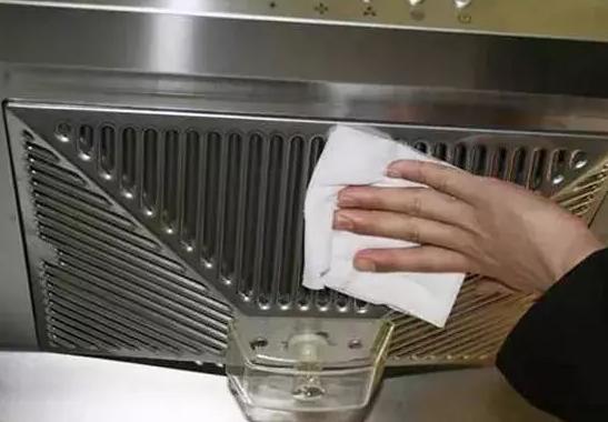 油烟机清洗生活小妙招大全,油烟机清洗小窍门放什么东西洗