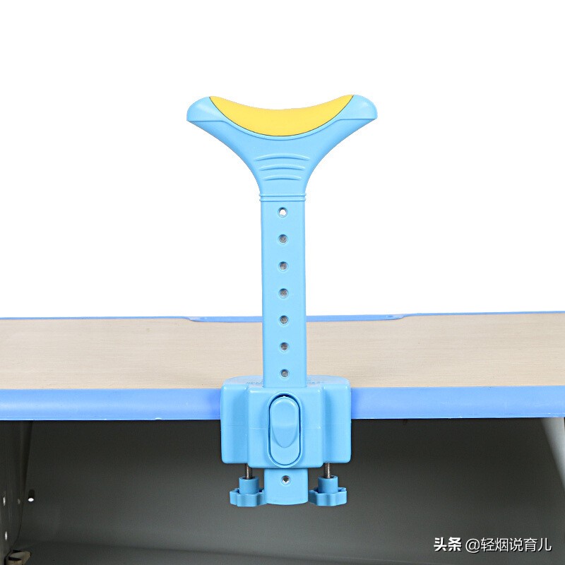 孩子钢笔字书写太差怎么办,孩子写作业总是低头