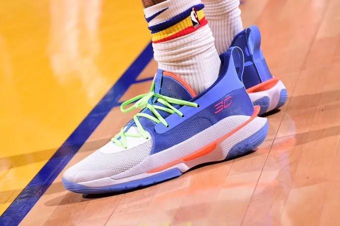 NBA球员上脚:本西蒙斯的迷彩球鞋,沃克穿AJ34郭艾伦配色