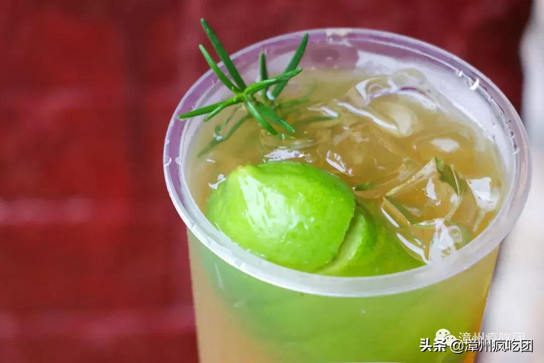 这对夫妻在古城开了一家小店!回头客特别多!好多创意港式甜品!