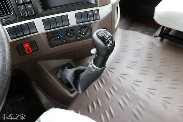 柳汽乘龙t5重卡,柳汽乘龙t5长头卡车