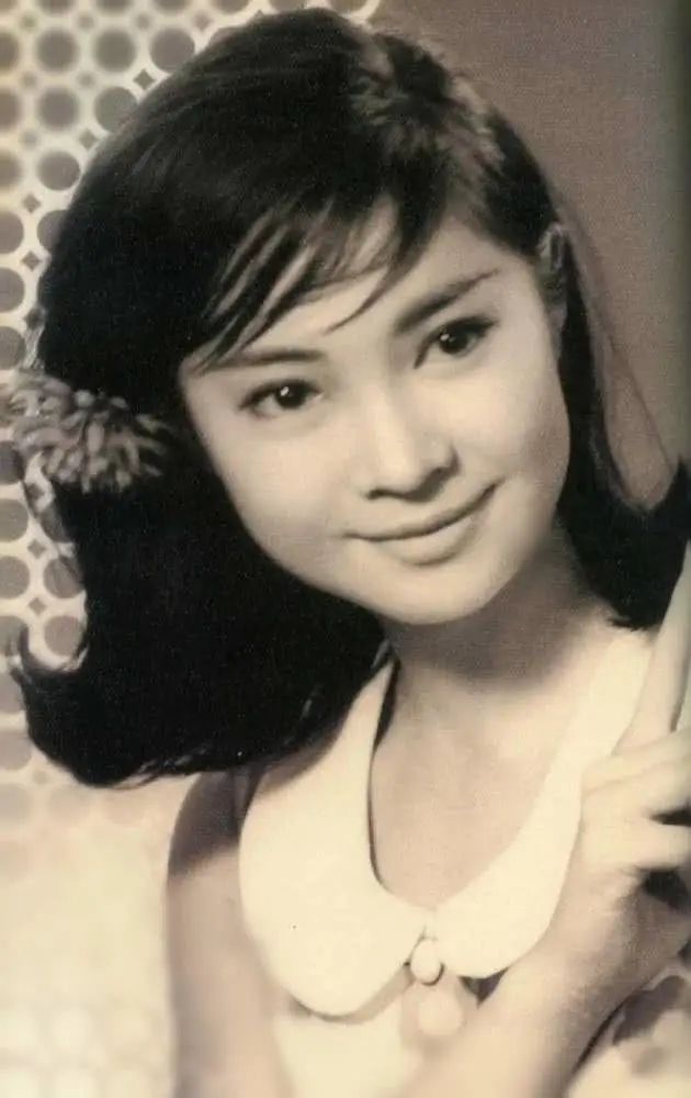 73岁影后萧芳芳:周星驰的理想爱人,与李连杰亲如母子