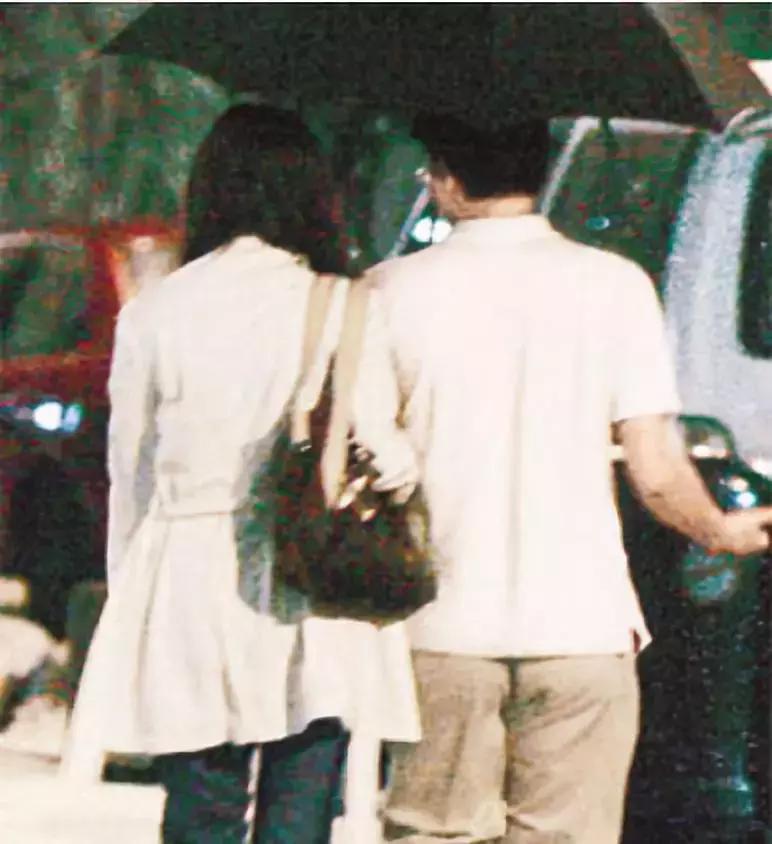 从明星到阔太李嘉欣奋斗了20年,豪门阔太李嘉欣复出捞金