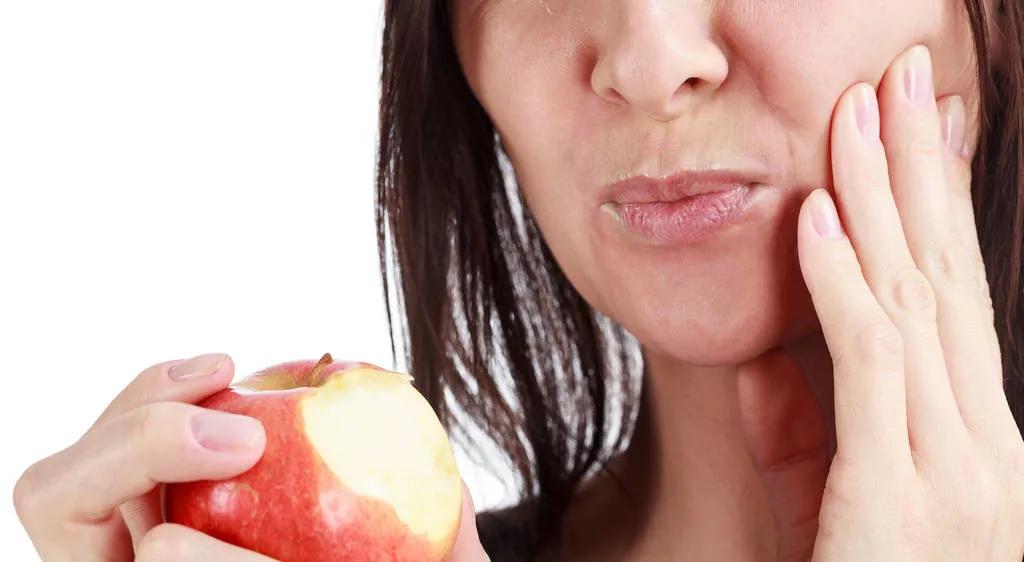 缺牙前后牙都蛀牙了需要怎么补,牙齿牙龈萎缩不整齐有蛀牙有缺牙