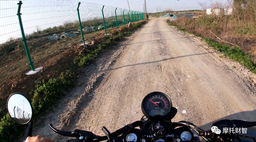 胖虎试驾：长江边三轮Bobber400