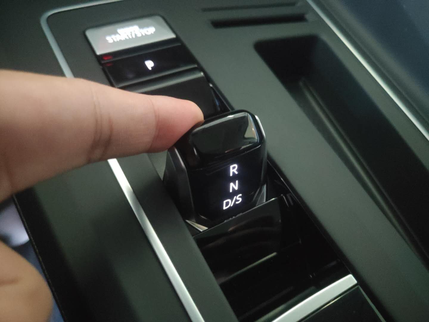 大众第八代高尔夫r-line,大众高尔夫新八代