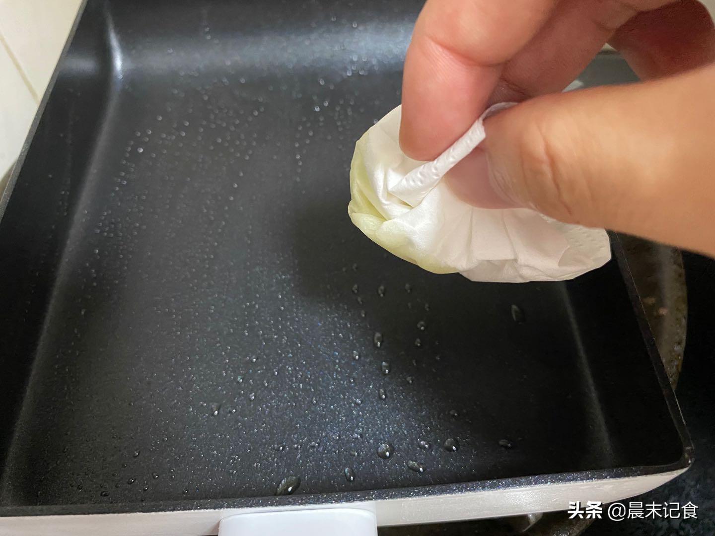 厚蛋烧容易发老和开裂?教你掌握3个小技巧,方正好吃不开裂