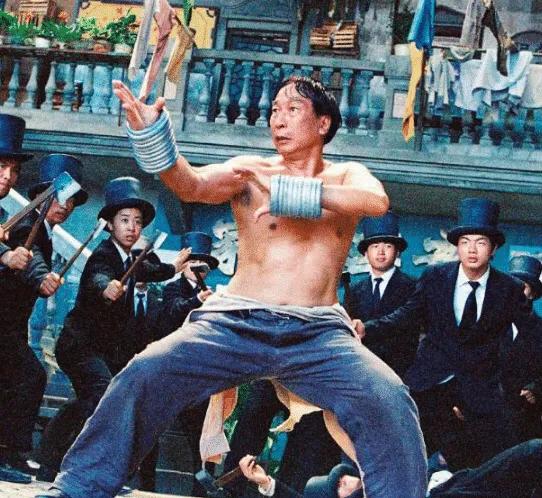 原来《功夫》当中,那个穿红*裤内**的娘炮,才是现实中真正的大神!