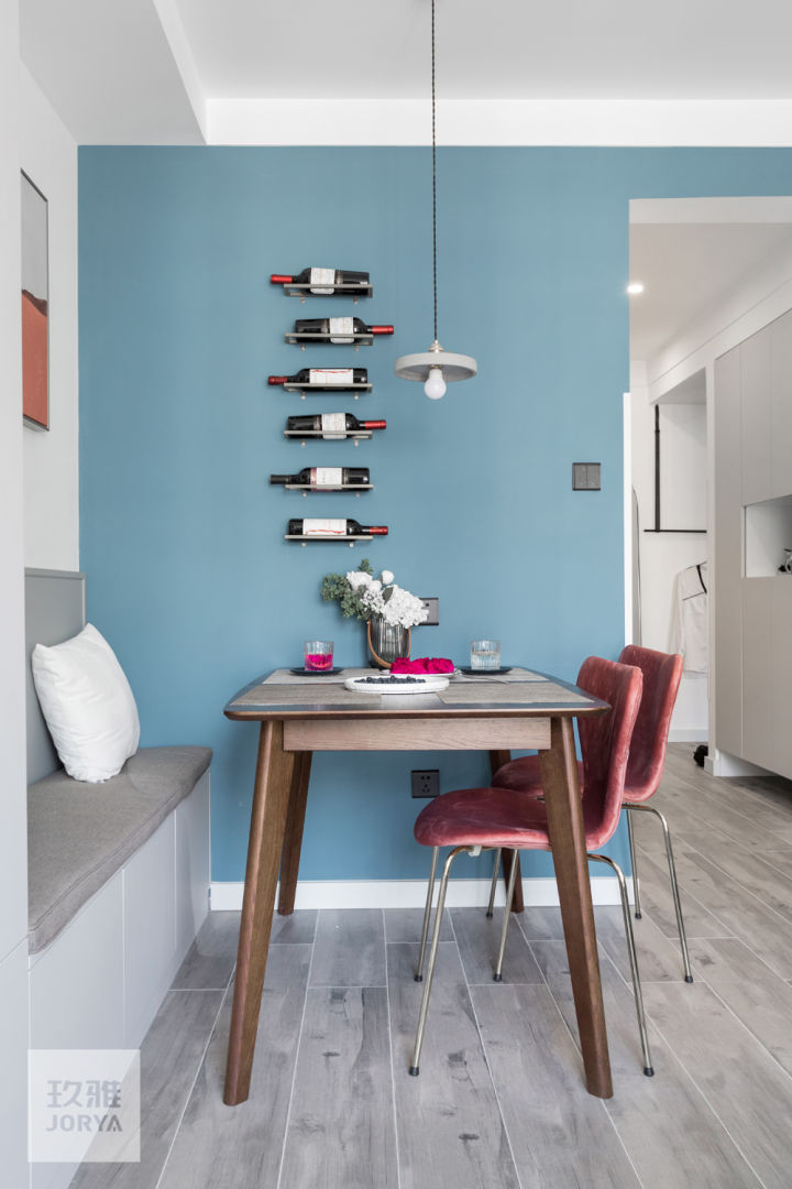 业主把家里收拾的井井有条,美女收拾家干净卫生