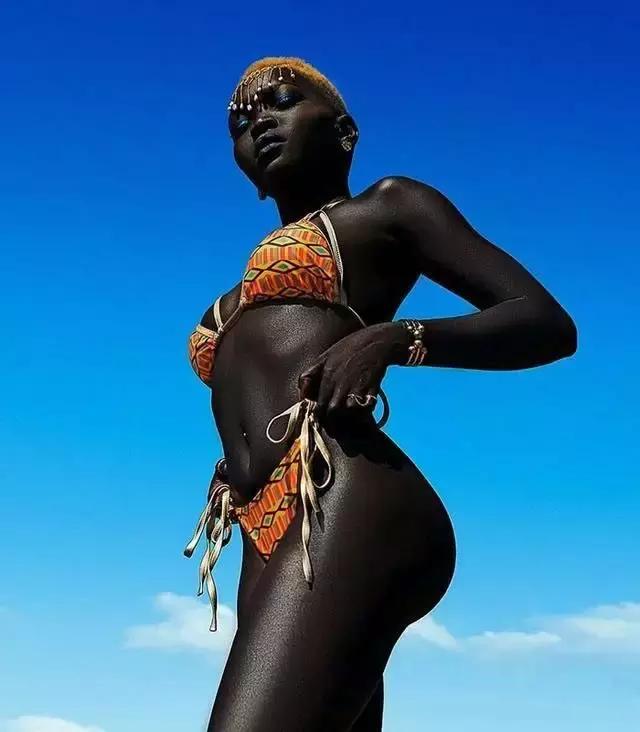 世界上最黑的19岁模特走红网络,全球最黑模特拍照