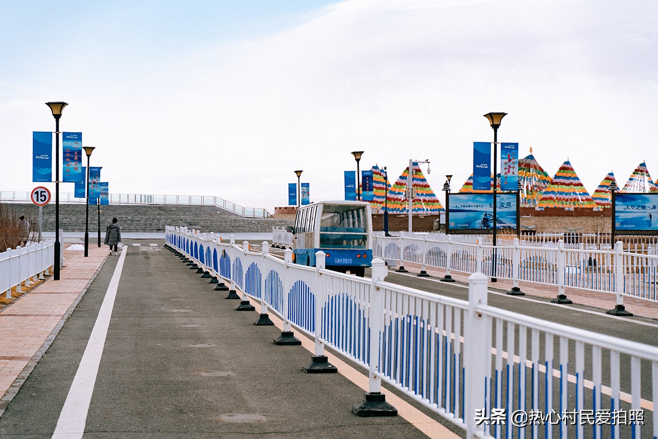 两个小伙去西藏,两个小伙在野外游玩