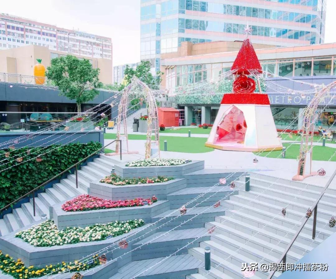 过分美丽！圣诞灯饰点亮香港：泰迪熊、比卡超、布丁狗陪你过圣诞