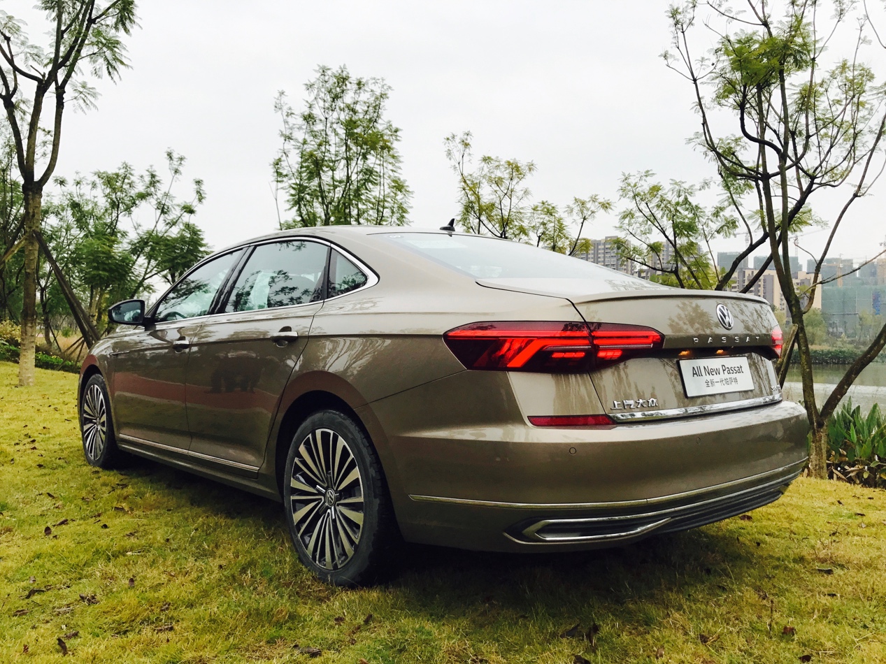 大众帕萨特380豪华版驾驶体验,大众帕萨特380豪华版驾驶感受