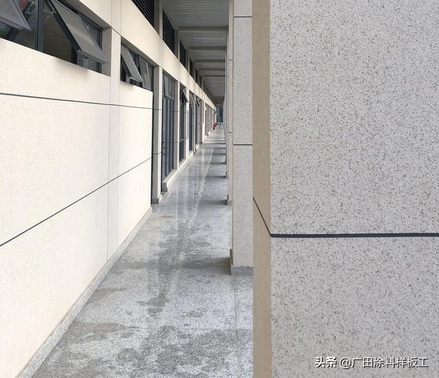 外墙真石漆喷漆施工视频教学,轻钢别墅外墙用真石漆施工步骤