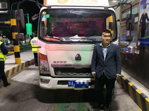 倒卖液化石油气,利用正规危险品车辆倒卖液化气