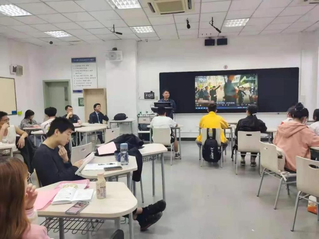 史上最牛创业:从13人到9000多万人!北京又一“火爆”大学课走红央媒!