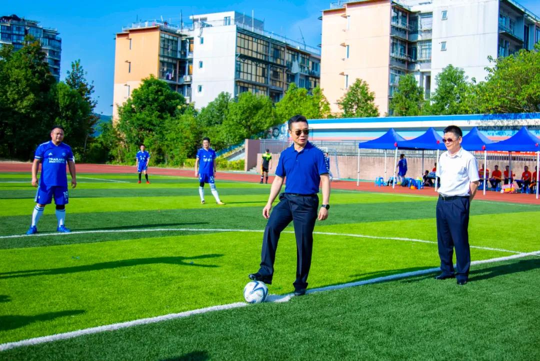 以球会友传情谊增进交流展风采,以球会友推动蓬勃发展