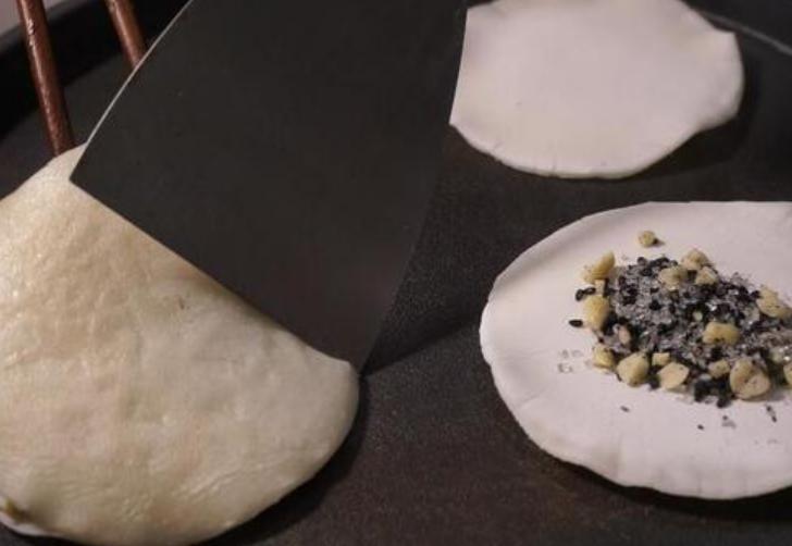 糯米粉红豆饼最简单的做法窍门,糯米粉怎么做成红豆软糯的饼