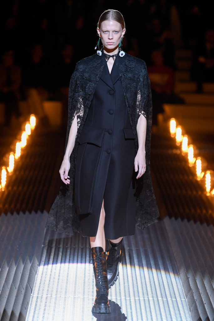 巴黎时装周2023春夏prada,2019prada秋冬米兰时装秀