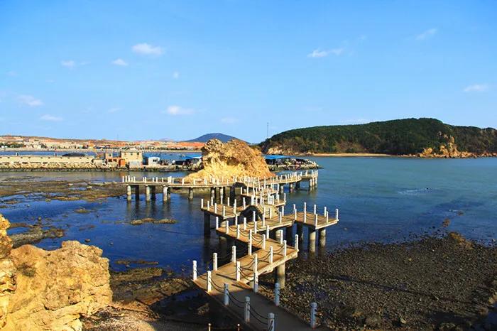 1941年,15岁抗日小英雄被日*用军**搓衣板搓烂胸部,头颅挂在村墙