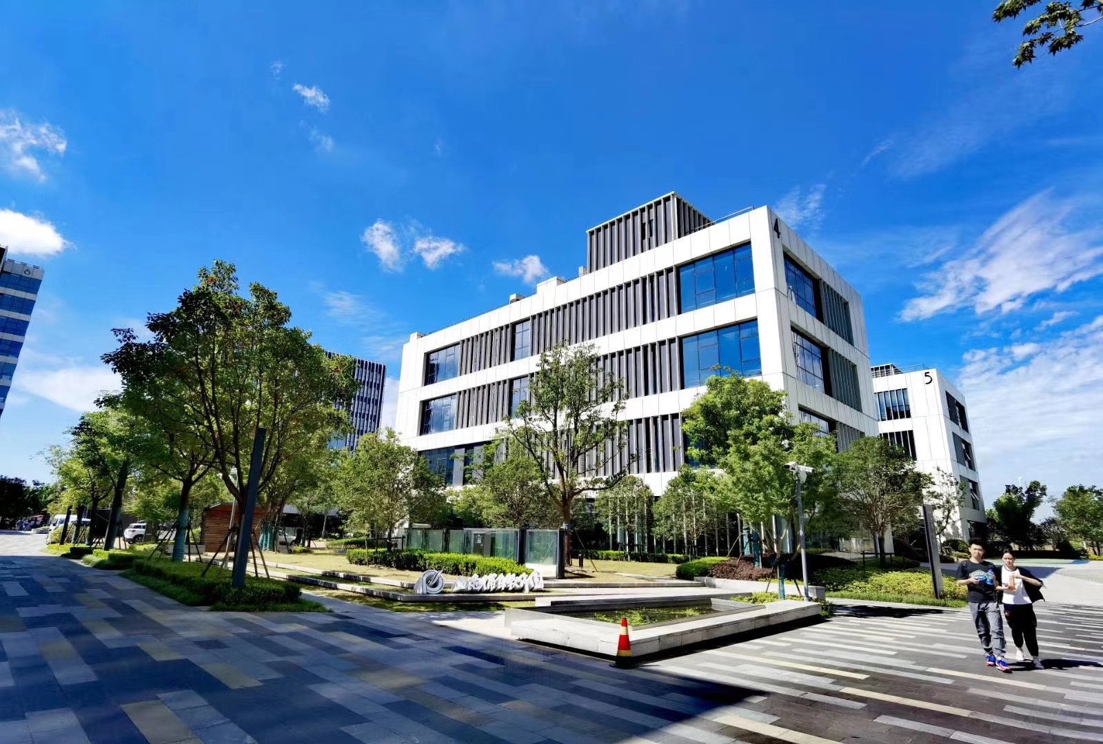 浦软色彩｜园区里的“科技蓝”