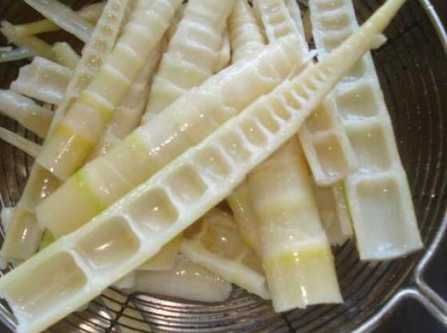 春笋的正确焯水不涩口,怎样去除春笋的苦涩味道