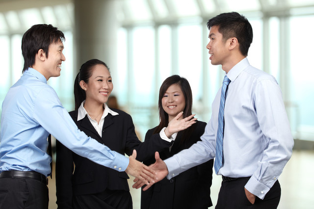 朋友不辞而别我该原谅吗,朋友去外地了我为什么心里会难过