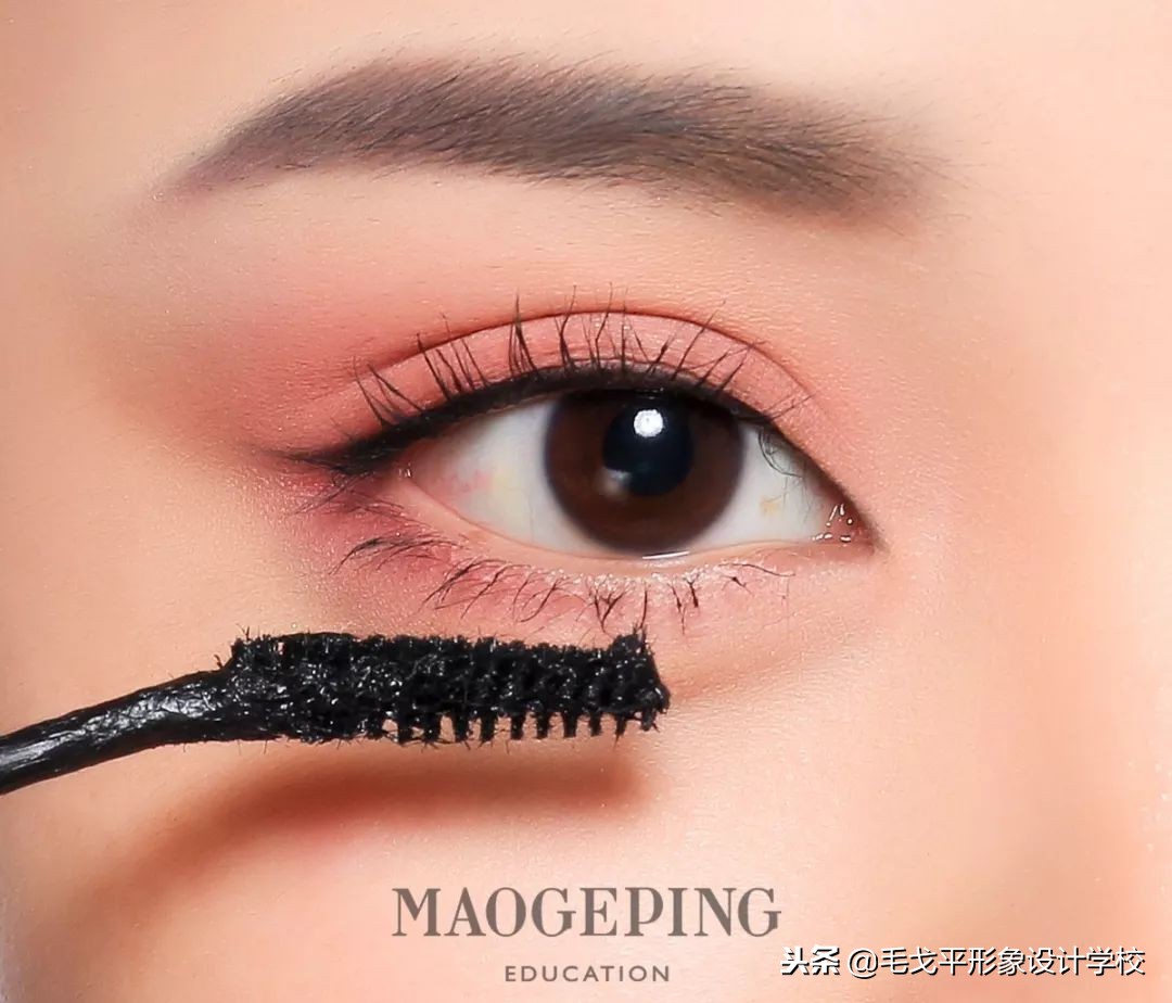 柔和清透的自然眼妆,女团眼妆豆沙蜜桃色