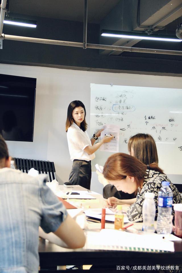 线条眉雾眉对比短视频,线条感纹眉淡眉