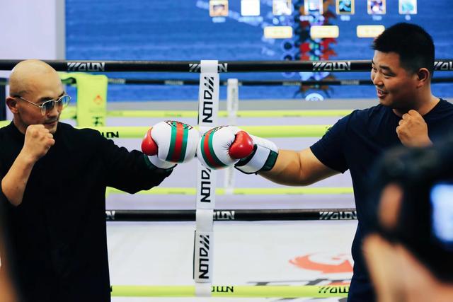 武僧一龙安慰李景亮,武僧一龙评价