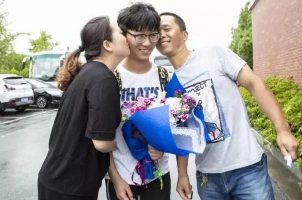 2018十大感人瞬间感谢你,谢谢2018完整视频