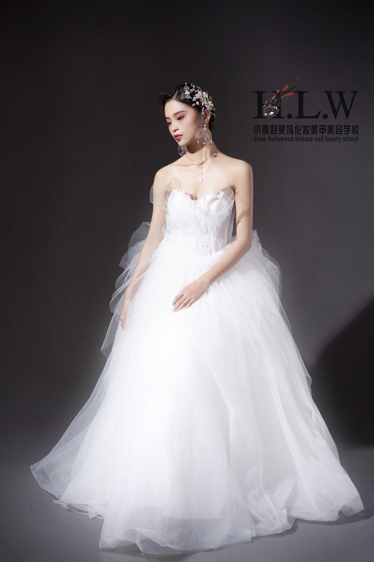 济南好莱坞学化妆美甲学校,济南好莱坞化妆学校联系方式