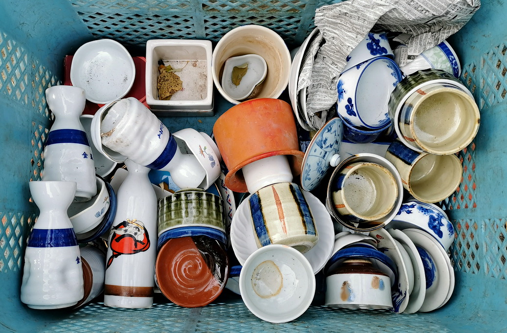 沈阳古玩地摊买日瓷杂货：东西好多，价格好诱人，这是怎么弄来的