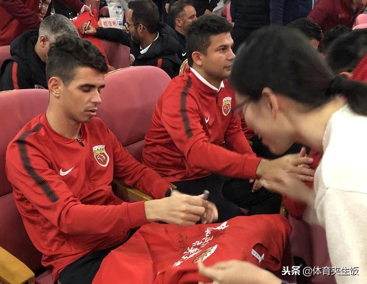 徐根宝参加庆功宴,徐根宝看武磊比赛视频