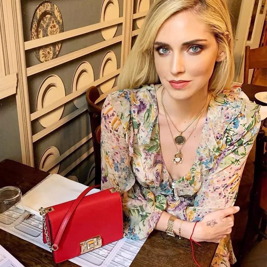 品牌女包包推荐网红款2022年新款,最近两年流行的包包品牌