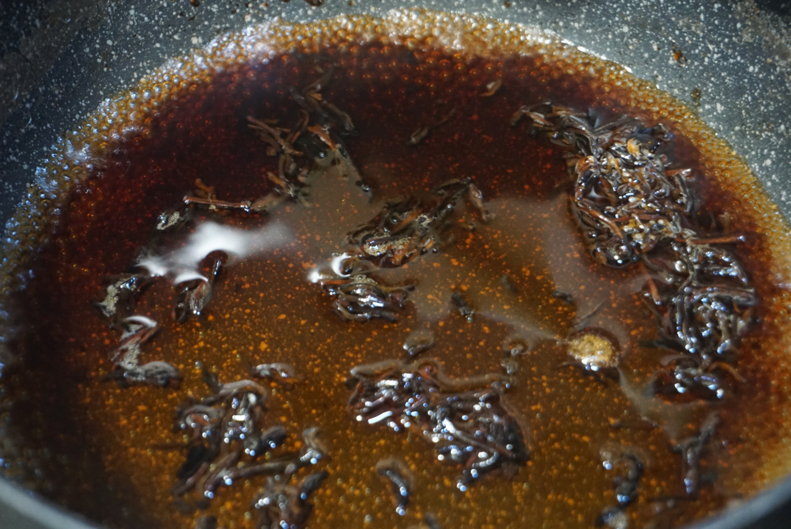 在家的日子最想喝奶茶了，教你10分钟自己做出焦糖奶茶，简单好喝