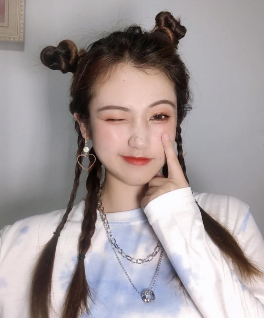 适合披头发显脸小的发型,2019流行这4款发型也太显脸小了