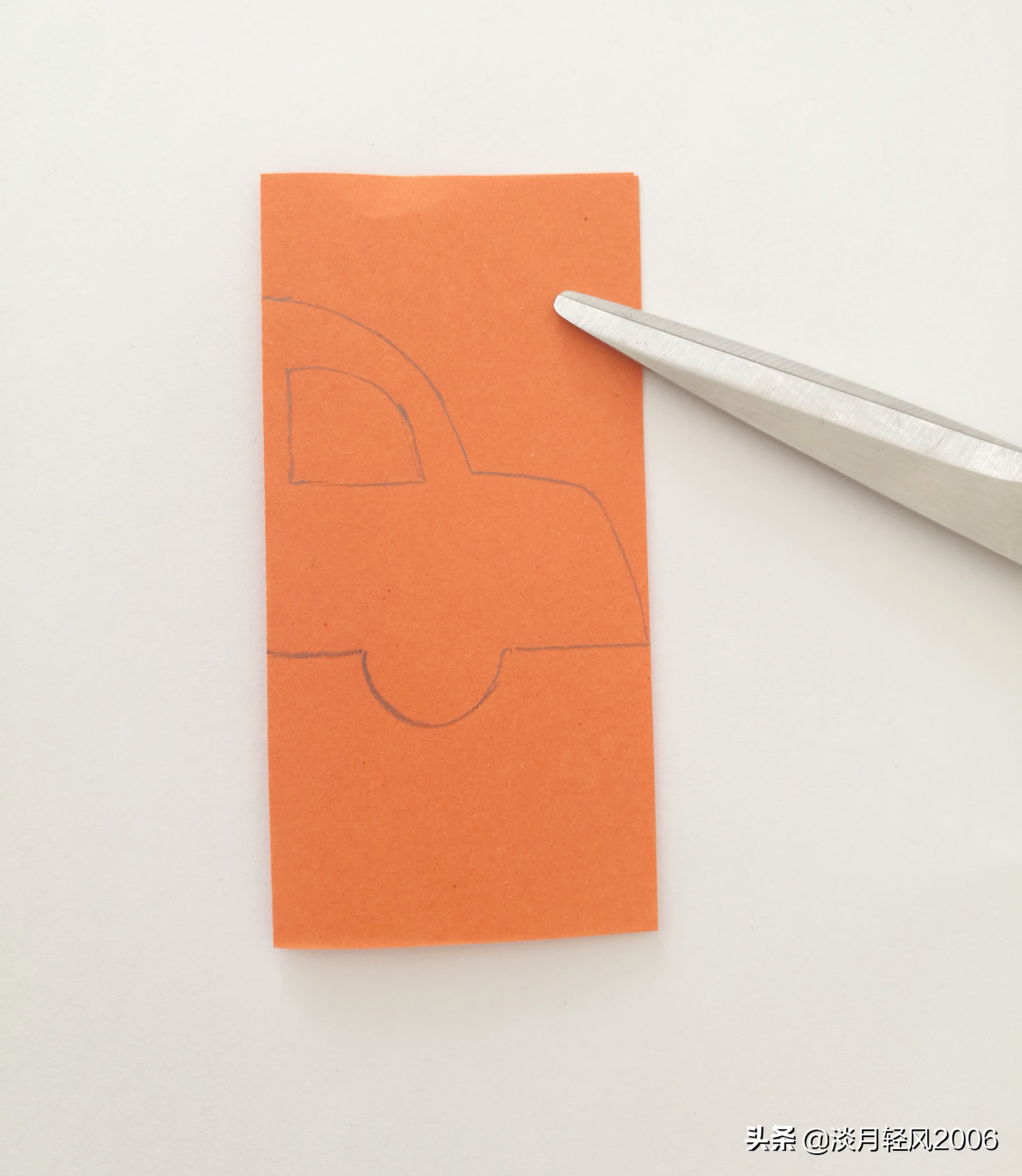 幼儿园卡纸剪出形状然后拼成汽车,幼儿园卡纸小汽车手工教程