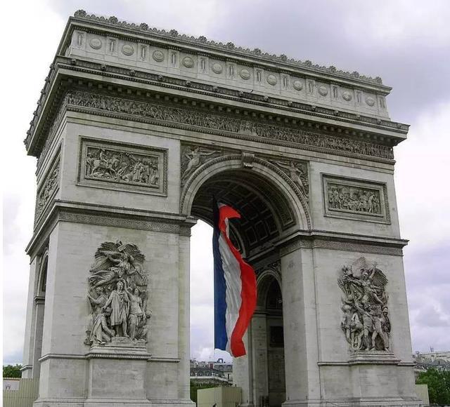 巴黎凯旋门：本为迎接凯旋之师，等来的却是拿破仑的灵柩？