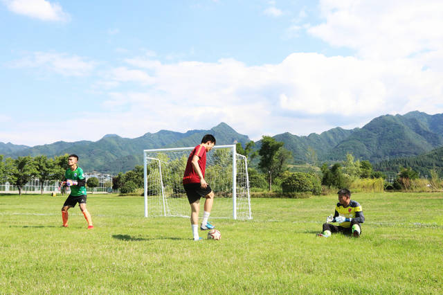 小学生陕西西安封闭式足球夏令营,西安少年夏令营团购
