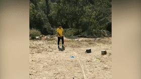 水里打球的少年,水中踢球的少年考上大学