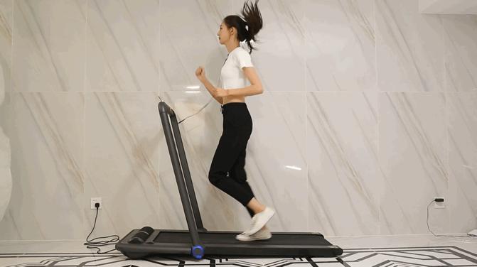 灏忛噾鏅鸿兘鎶樺彔璺戞鏈簁12pro,濂崇敓蹇箰鍚戝墠鍐茶窇姝ユ満