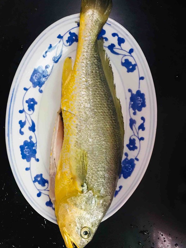 用盐腌的鱼怎样煮好吃,煮鱼时腌鱼的正确腌制方法