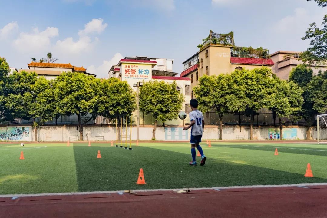 中考足球定位踢准技巧,足球中考满分视频技巧