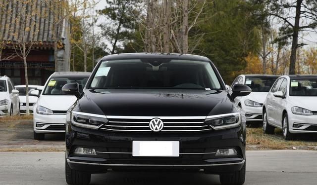 大众迈腾2020款2.0t油耗多少,大众迈腾2023款330豪华版油耗