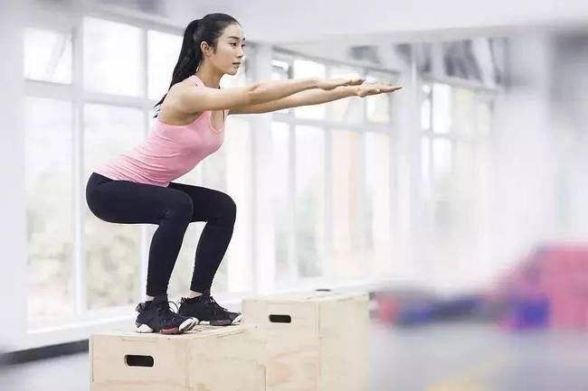 打喷嚏就漏尿是啥原因,一打喷嚏就漏尿怎么回事中医