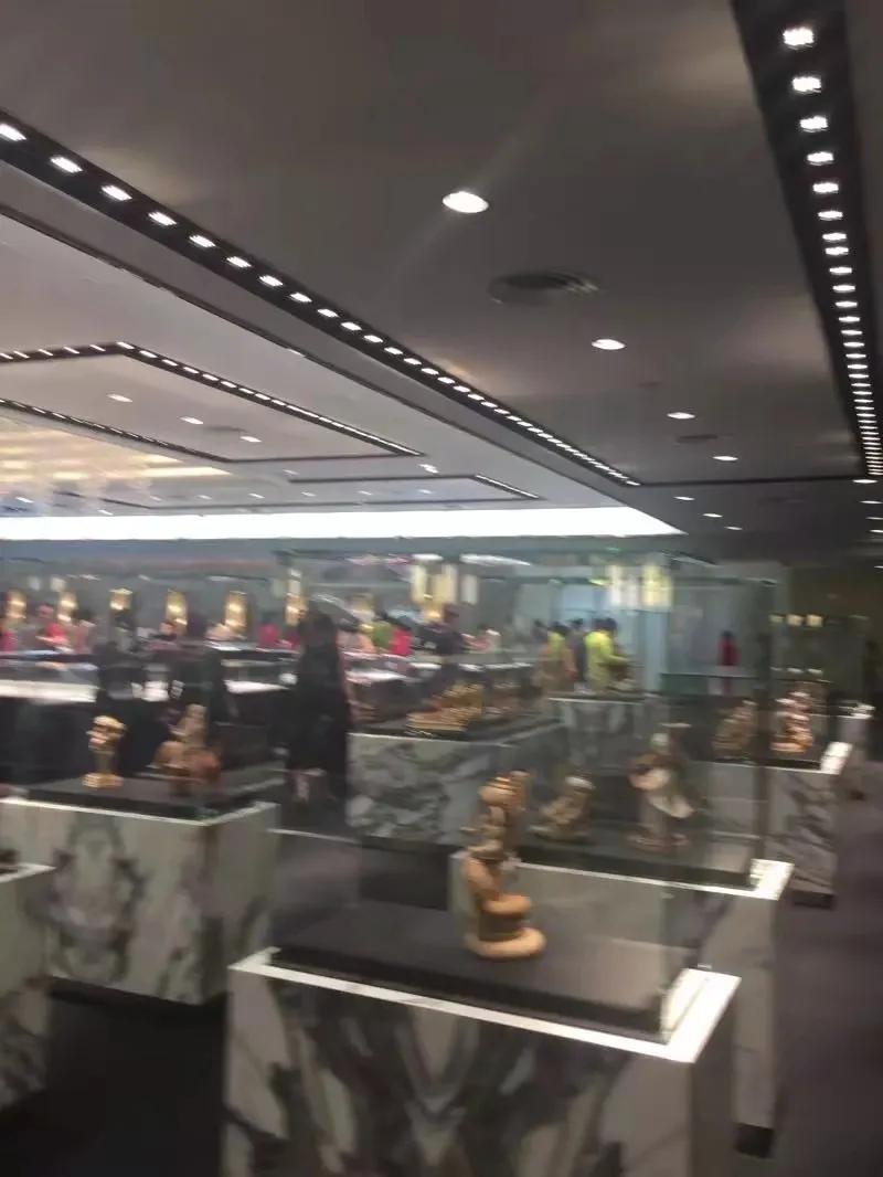 在普吉岛旅游的一天,普吉岛最后一天购物